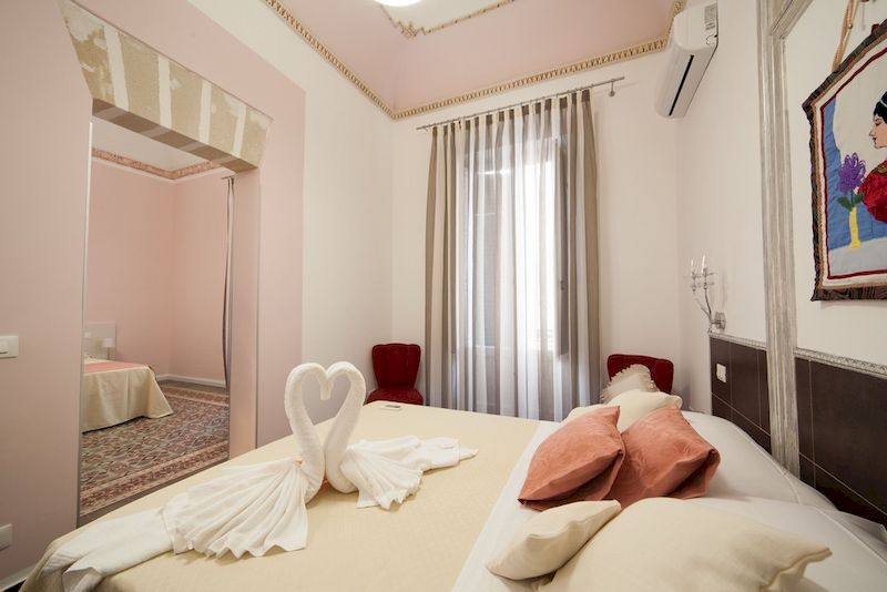 BelleEpoque BnB camera Tiffany