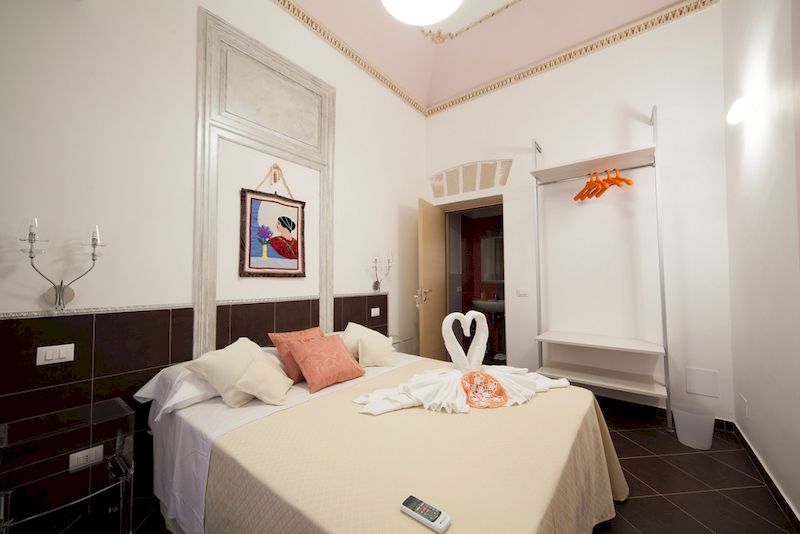 BelleEpoque BnB camera Tiffany